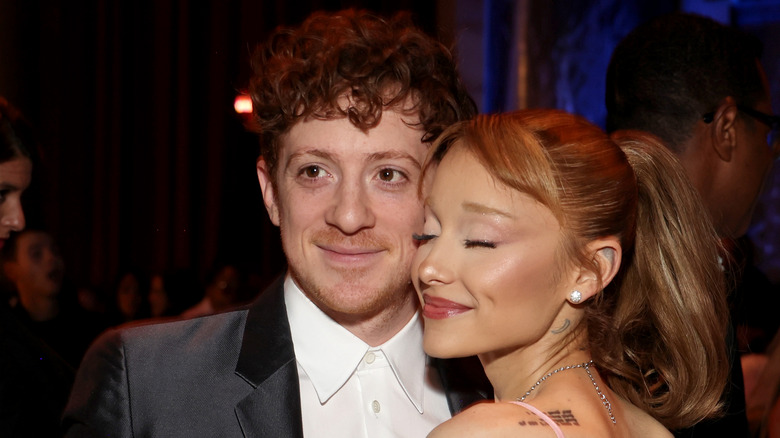 Ethan Slater black suit Ariana Grande pink dress