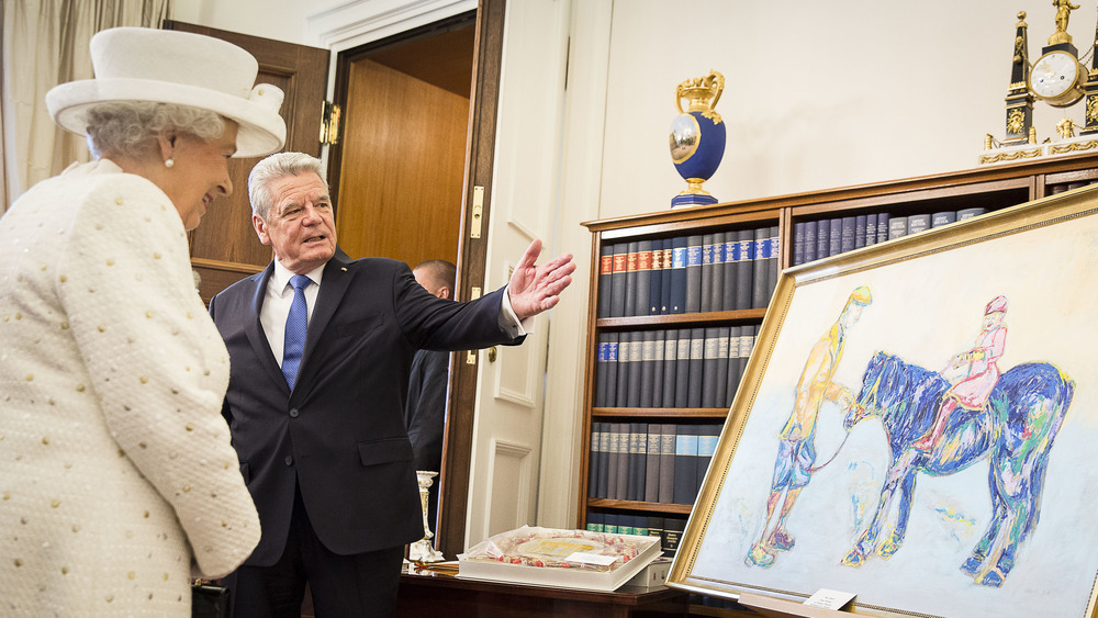 Queen Elizabeth II German looking at a painting of a horse