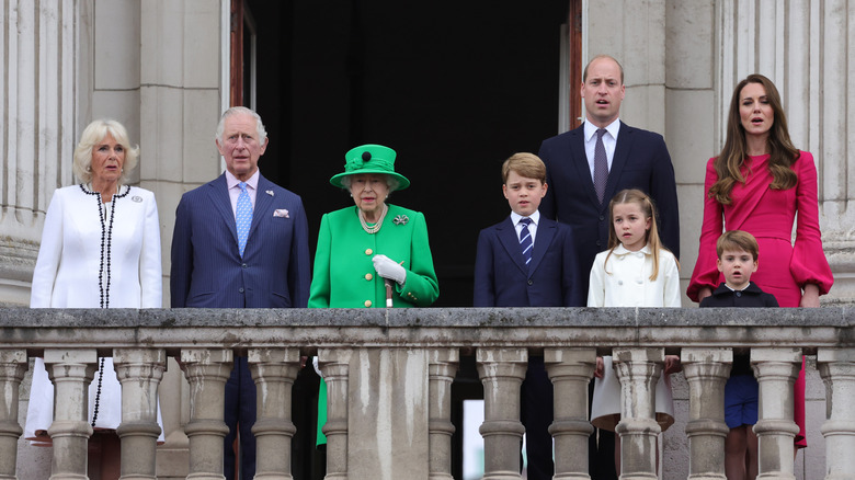 Royal family on balcony 2022 Jubilee