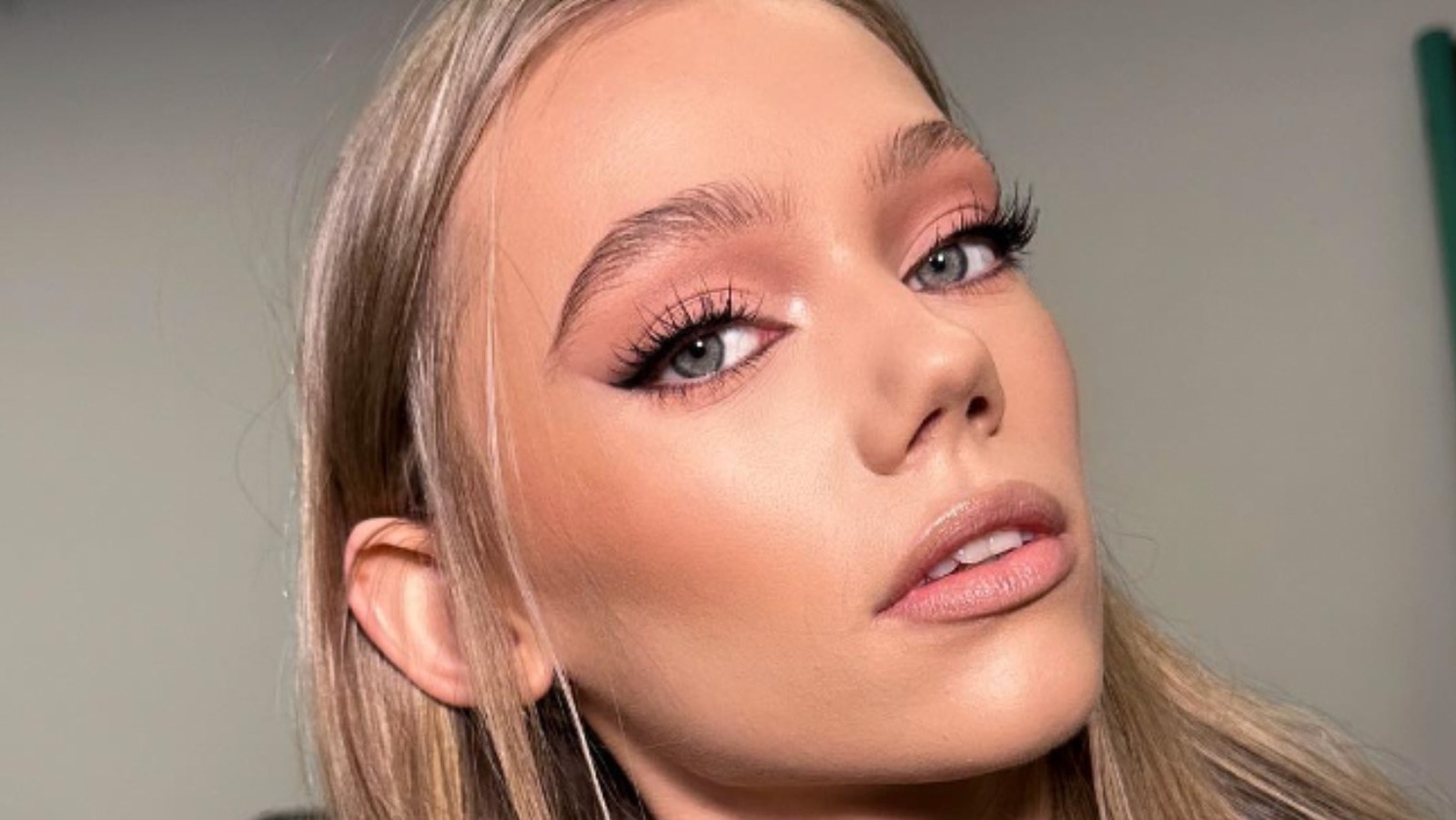 Baby Pink Makeup: Trend Every Step Of Your Routine