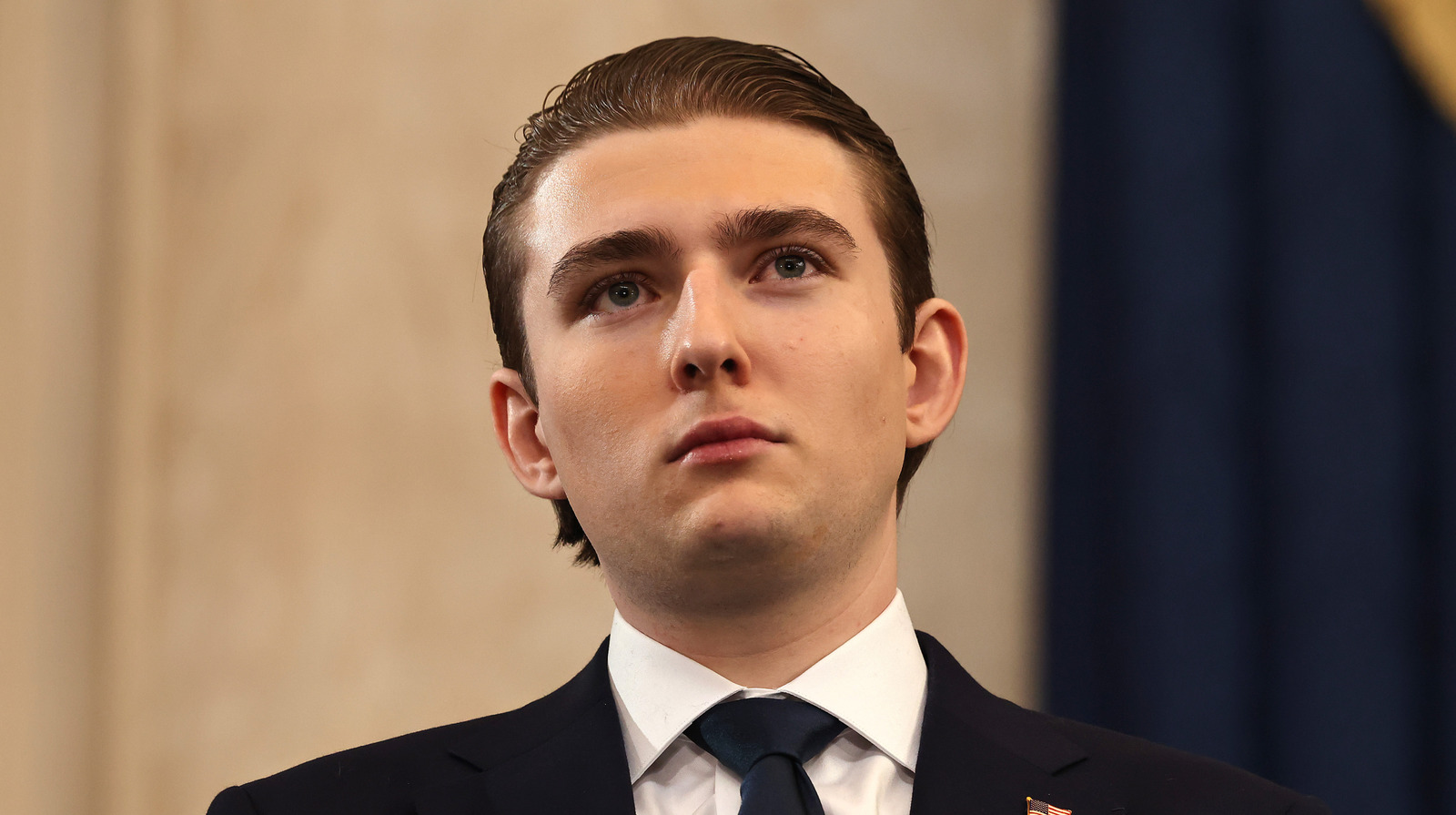 バロン・トランプがドナルドへの厳しい愛を報告したことは、彼が彼のお父さんよりも政治に適していることを示唆しています