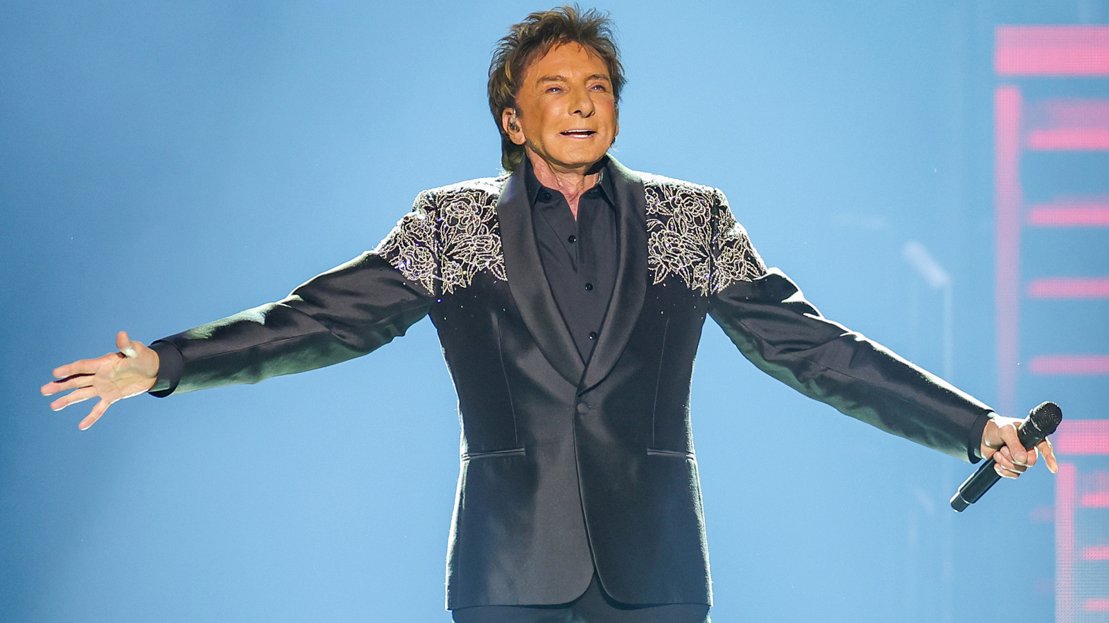 <a href="https://www.thelist.com/2189241/barry-manilow-post-cancer-health-update-sad-new-issues/" target="_blank">Barry Manilow’s Post-Cancer Health Update Highlights His Heartbreaking New Reality</a>