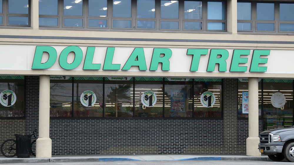 Dollar Tree storefront