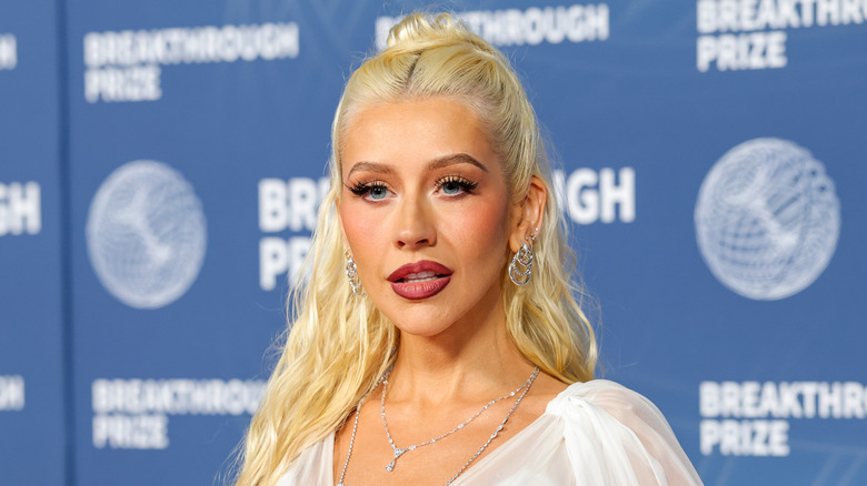 image of Christina Aguilera at the red carpet of an event