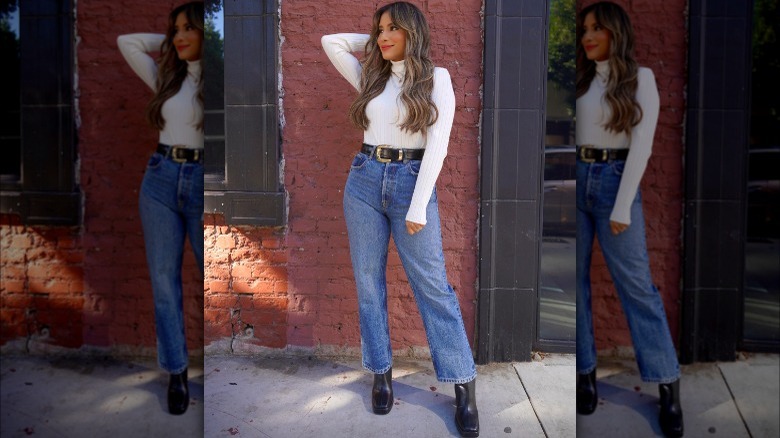 https://www.thelist.com/img/gallery/belts-are-going-to-be-everywhere-this-spring-heres-how-to-style-the-flattering-basic/the-classic-leather-belt-and-jeans-combo-1679692052.jpg