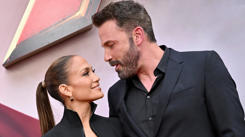 Jennifer Lopez and Ben Affleck posing