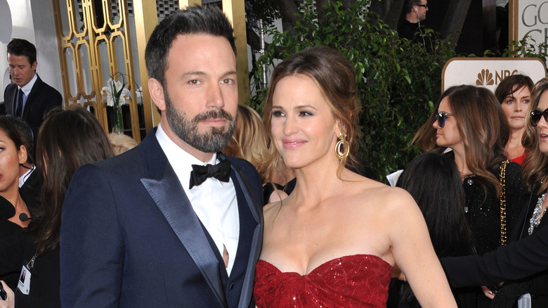 Ben Affleck posing in a bowtie and suit next to Jennifer Garner at the Golden Globe awards.