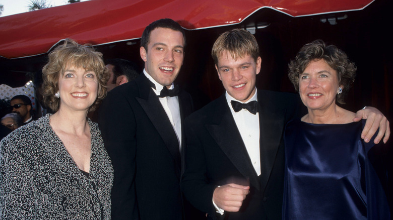 Chris Affleck, Ben Affleck, Matt Damon and mother Nancy Carlson-Paige posing.