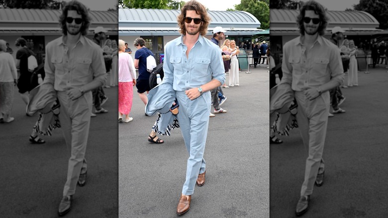 Andrew Garfield walking into Wimbledon in a baby blue suit
