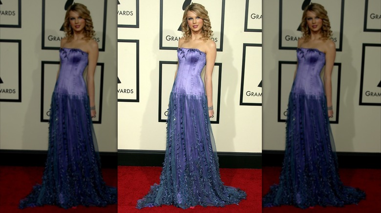 Taylor Swift walks the red carpet at the 2008 Grammy Awards
