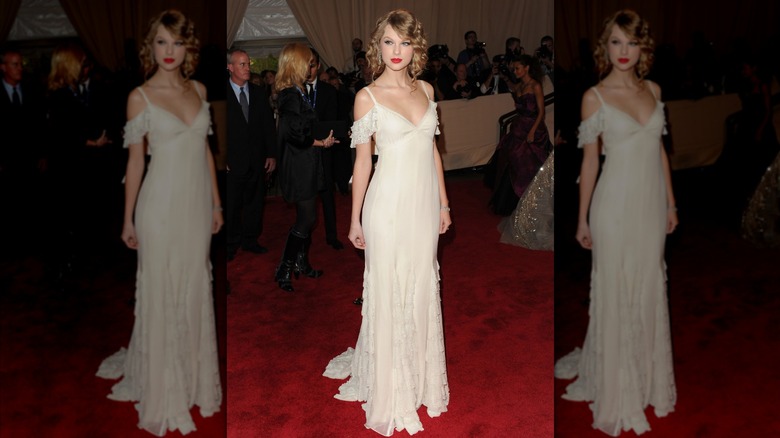 Taylor Swift attends the 2010 Met Gala