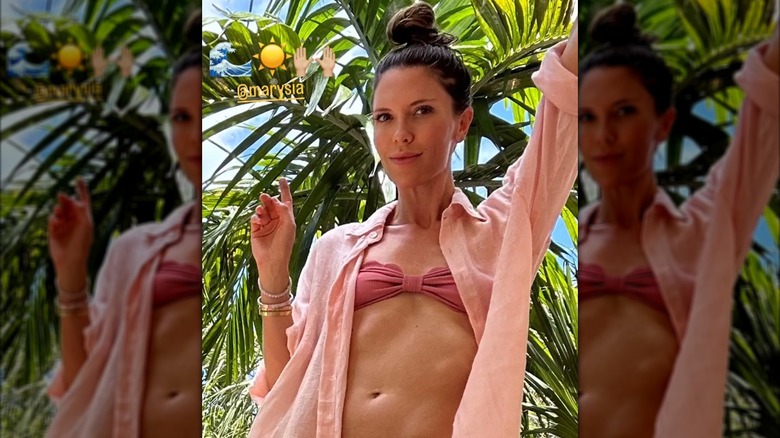 Bettina Anderson without makeup in the Bahamas