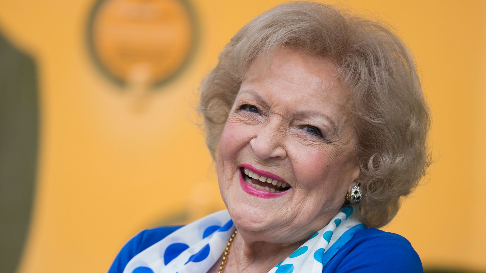 <a href="https://www.thelist.com/2198608/betty-white-looks-different-with-brunette-hair-before-finding-signature-color/" target="_blank">Betty White Looks Different With Brunette Hair Before Finding Her Signature Color</a>