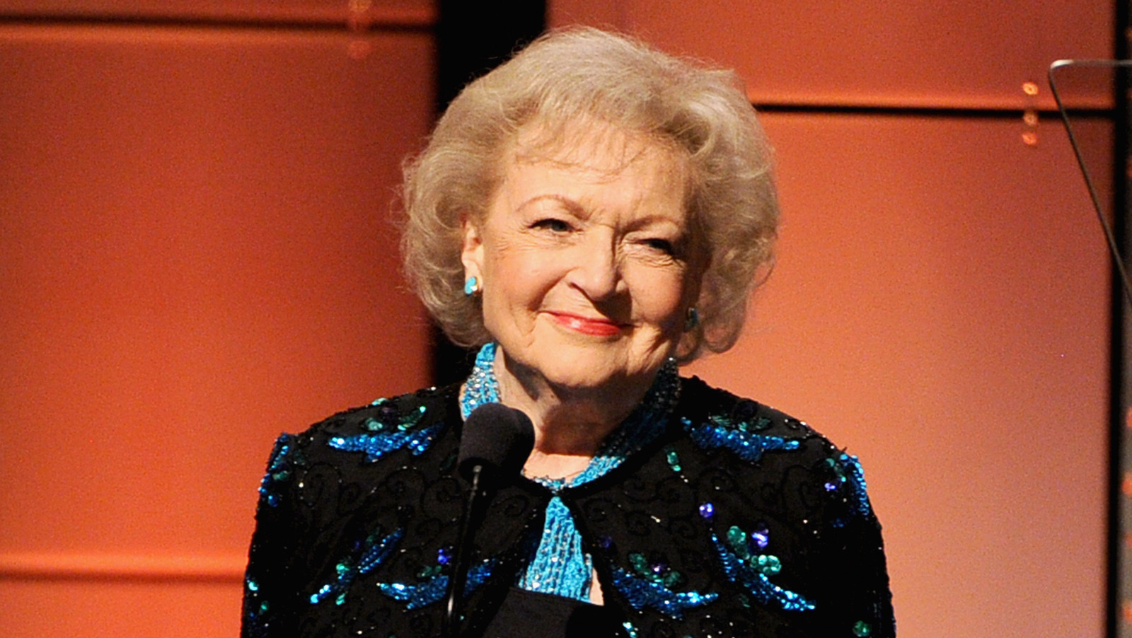 Betty White S Super Bowl Snickers Commercial Took Her Down An Unexpected Career Path 247 News