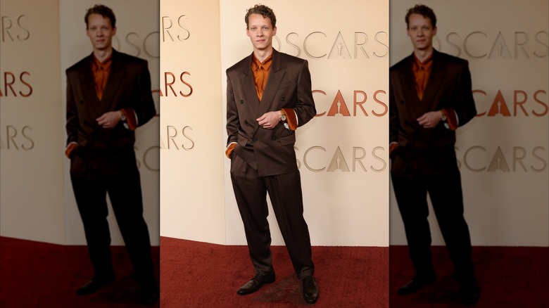 Felix Kammerer posing