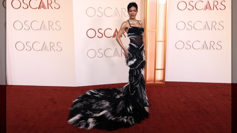 Teyana Taylor posing