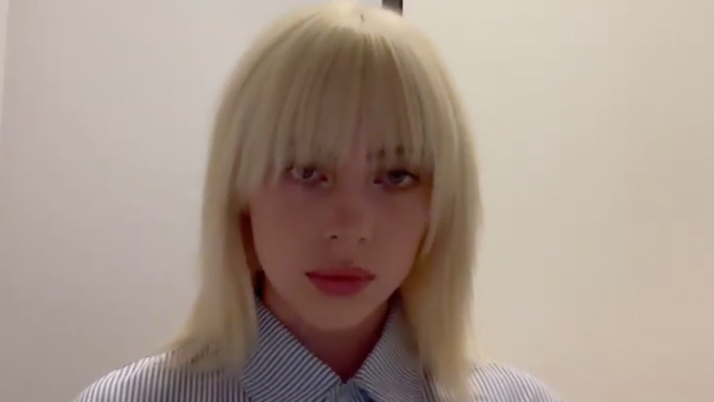 Billie Eilish blonde bob cut