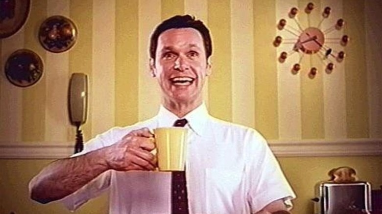 A man smiling creepily in an Enzyte ad.