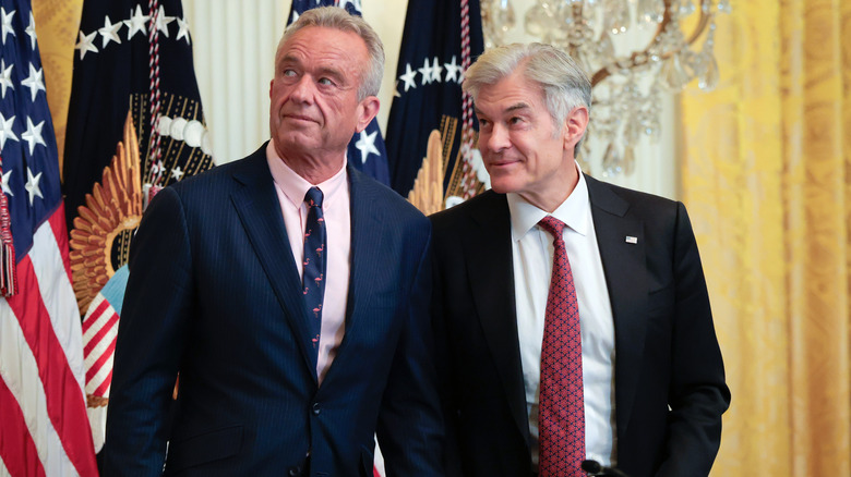 RFK Jr. and Dr. Oz looking at something together