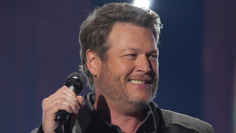 Blake Shelton singing on stage