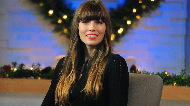 Jessica Biel blunt bangs hair