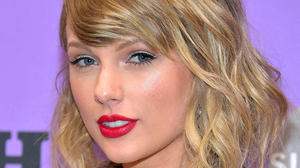 Taylor Swift with red lipstick
