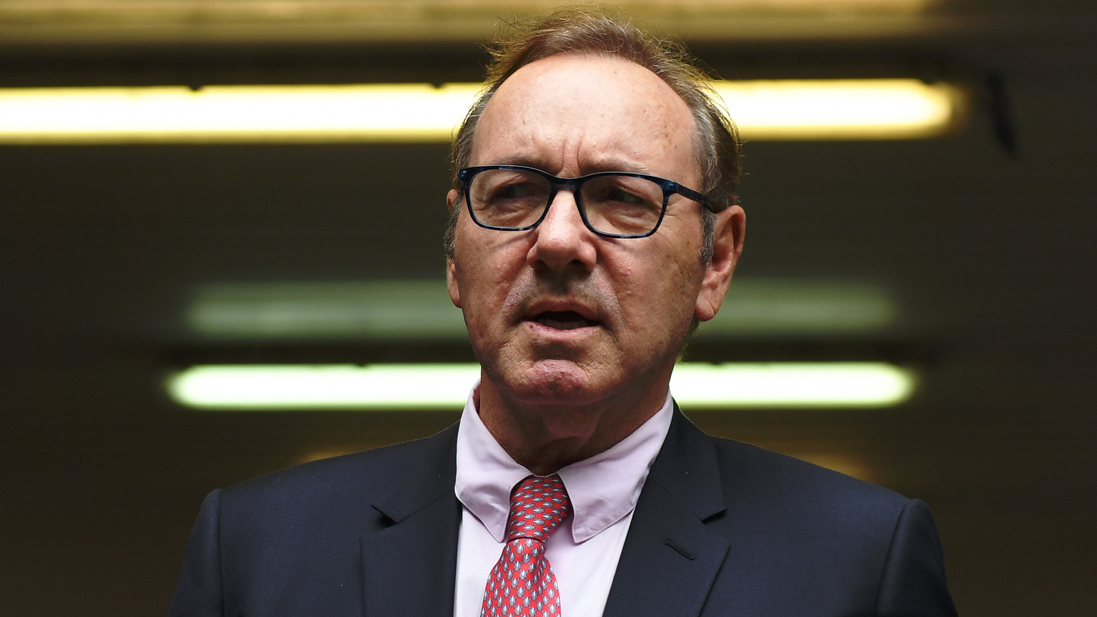 body-language-expert-tells-us-kevin-spacey-s-recollection-of-king