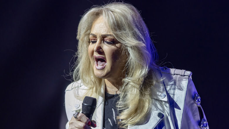 Bonnie Tyler singing