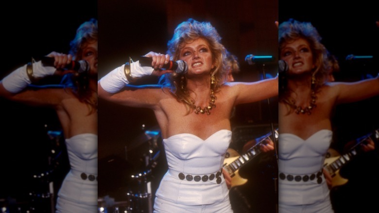 Bonnie Tyler performing on "Top of the Pops" in an all-white ensemble