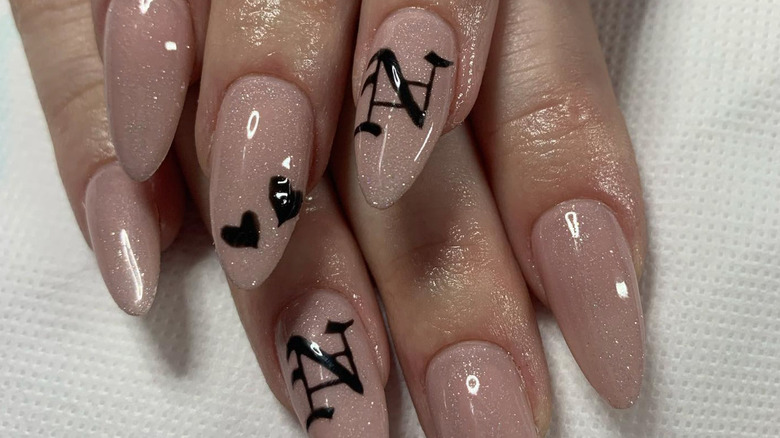 Shimmer manicure with boyfriend nail