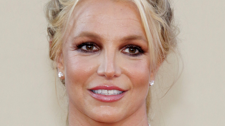 Britney Spears smiles on the red carpet