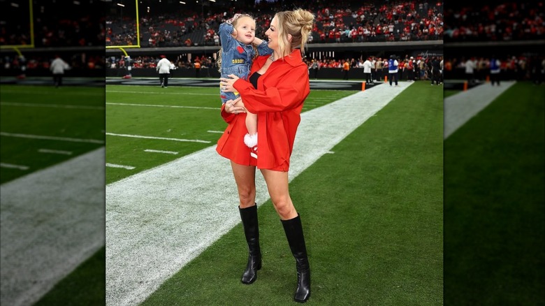 Brittany Mahomes and her daughter Sterling attend a game between the Kansas City Chiefs and Las Vegas Raiders in Las Vegas (2024)