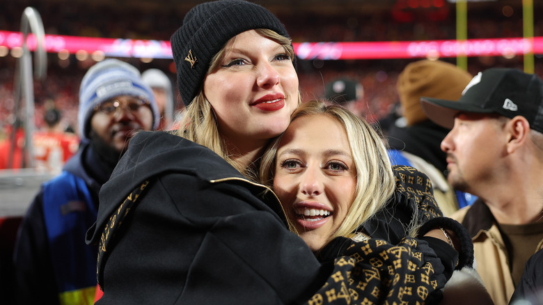 Brittany Mahomes and Taylor Swift hugging