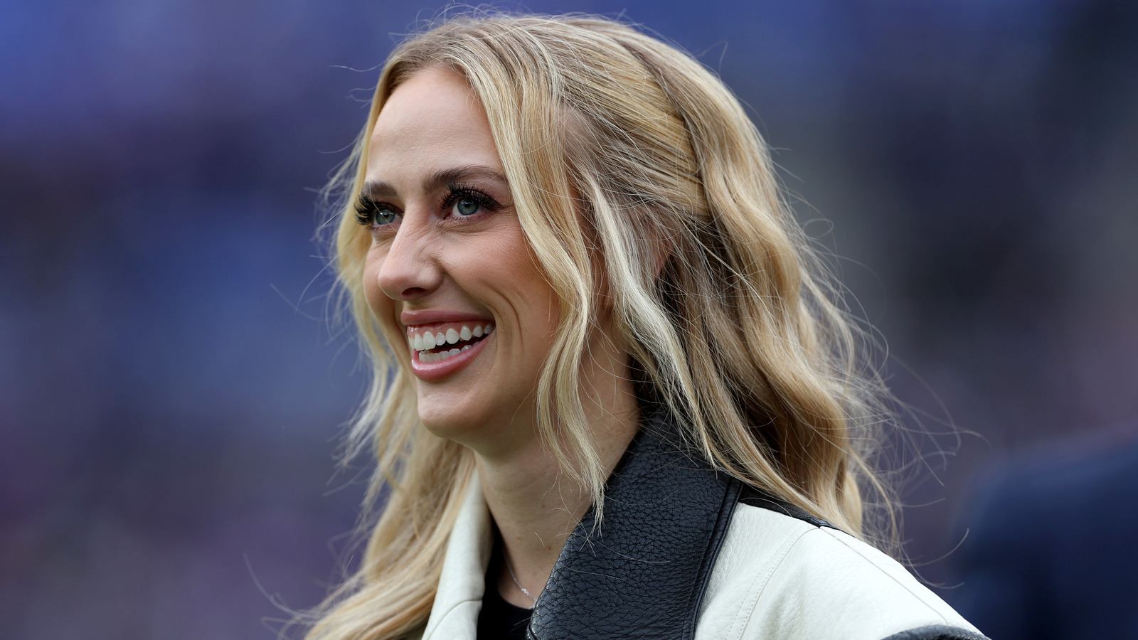 ブリタニー・マホームズはかつてファンに彼女の巨大なクローゼットを垣間見せた。中身はこちら