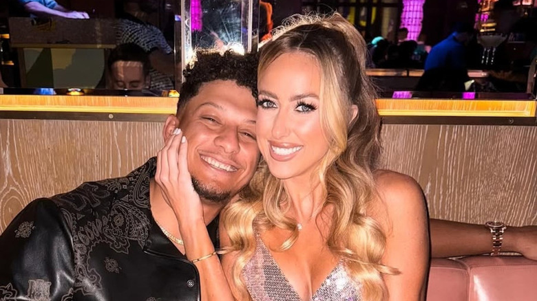 Patrick Mahomes cozies up to Brittany Mahomes