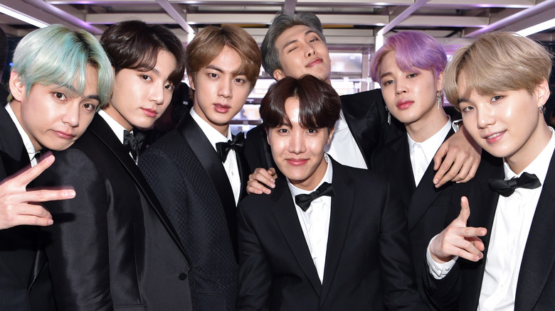 BTS squeeze into a photo together