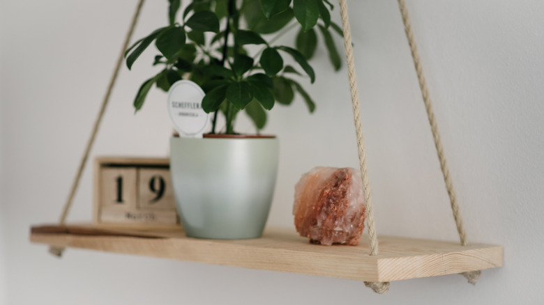 Hanging shelves 