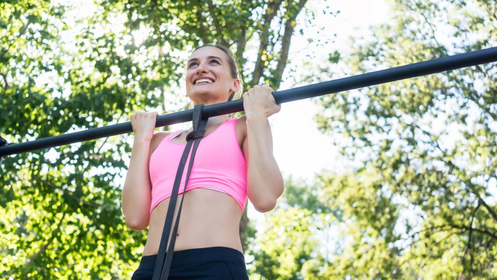 Calisthenics Vs. Lifting Weights: Which Is Better For You?