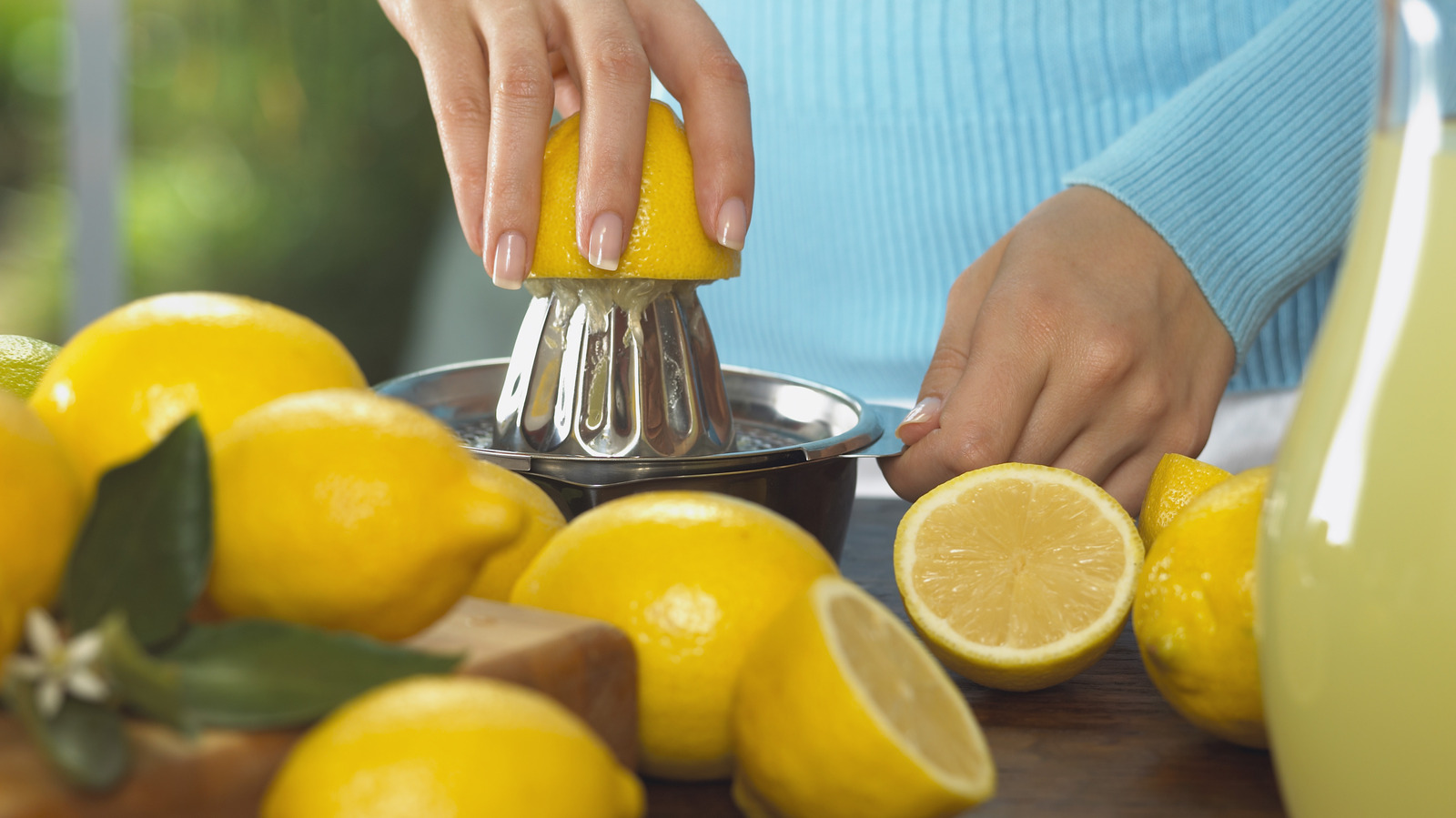 Can Lemon Help Reduce Dandruff? Here's What We Know