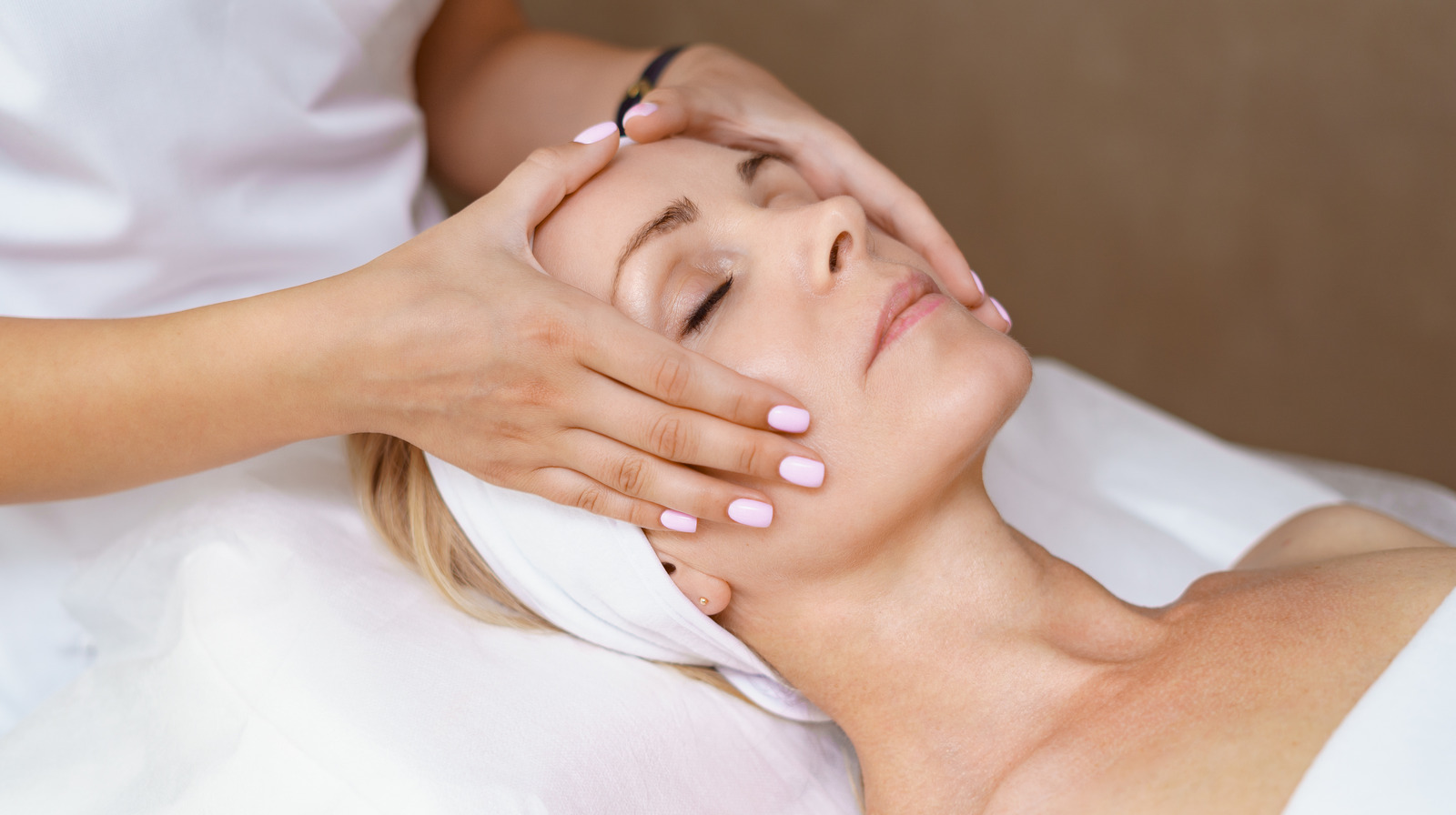 Can Lymphatic Drainage Massages Help Reduce Facial Puffiness?
