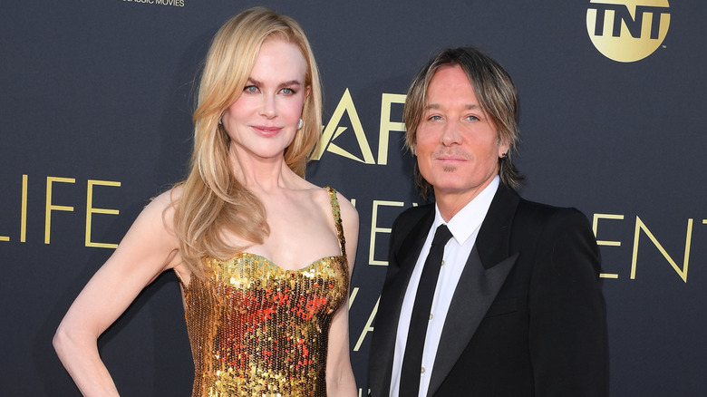 Nicole Kidman and Keith Urban posing together