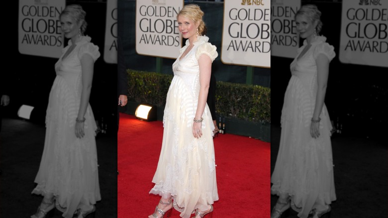 Gwyneth Paltrow in a white gown during pregnancy at the Golden Globes