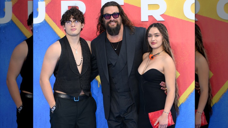 Nakoa-Wolf Momoa, Jason Momoa, and Lola Momoa smile together on the red carpet