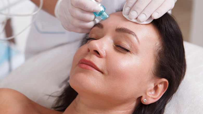 woman getting hydrafacial