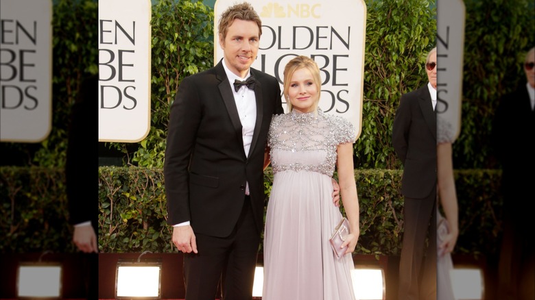 Dax Shepard and pregnant Kristen Bell posing at the 2013 Golden Globes
