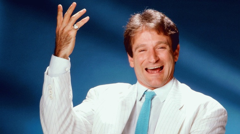 Smiling Robin Williams posing for a portrait in the '90s