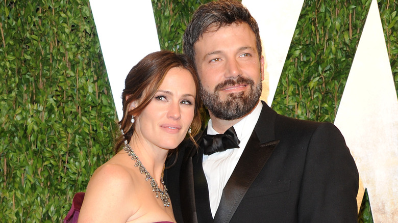 Ben Affleck and Jennifer Garner posing against a leafy background