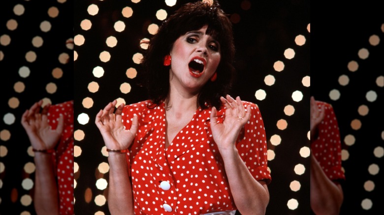 Linda Ronstadt singing in the 1980s