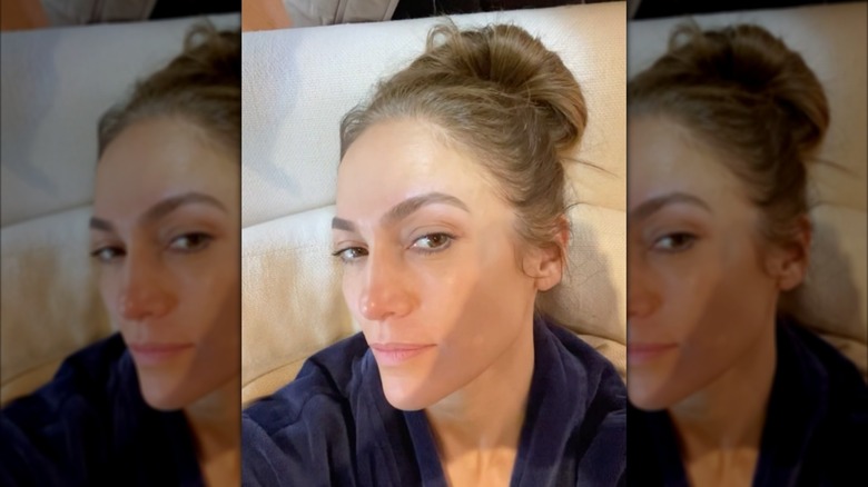 Jennifer Lopez taking a selfie