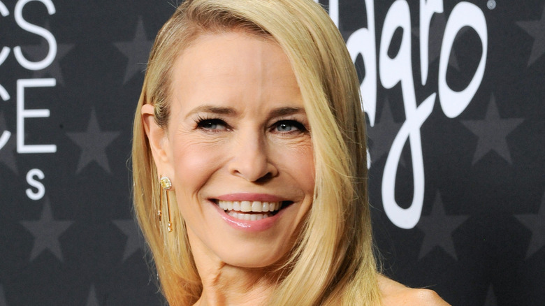 Chelsea Handler smiles at the 30th Annual Critics Choice Awards held at the Barker Hangar in Satna Monica, California (2025)